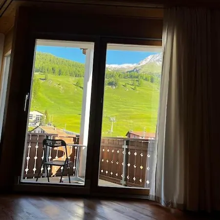Un Balconcino Su Celerina *